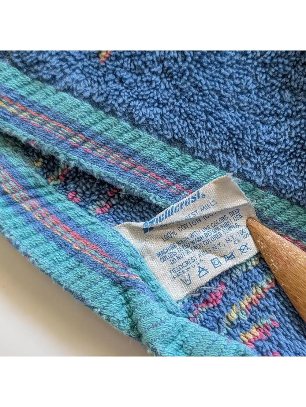 1980s Vintage Fieldcrest Bath Towel with Vivid Blue Postmodern Pattern